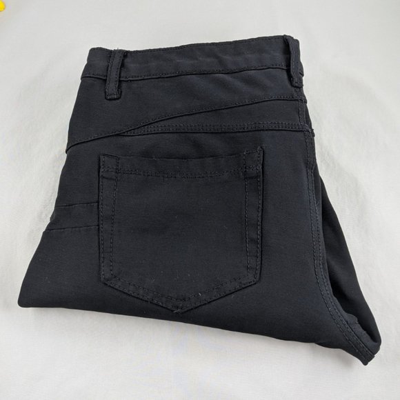 Sapphire Red Tapered Stretch Jeans in Black PM - Picture 12 of 12